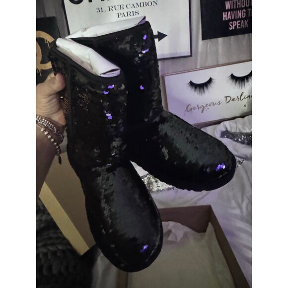 UGG Classic ankle black /iridescent rainbow flip Sequin boot in bling sz 7 nib - Picture 8 of 13